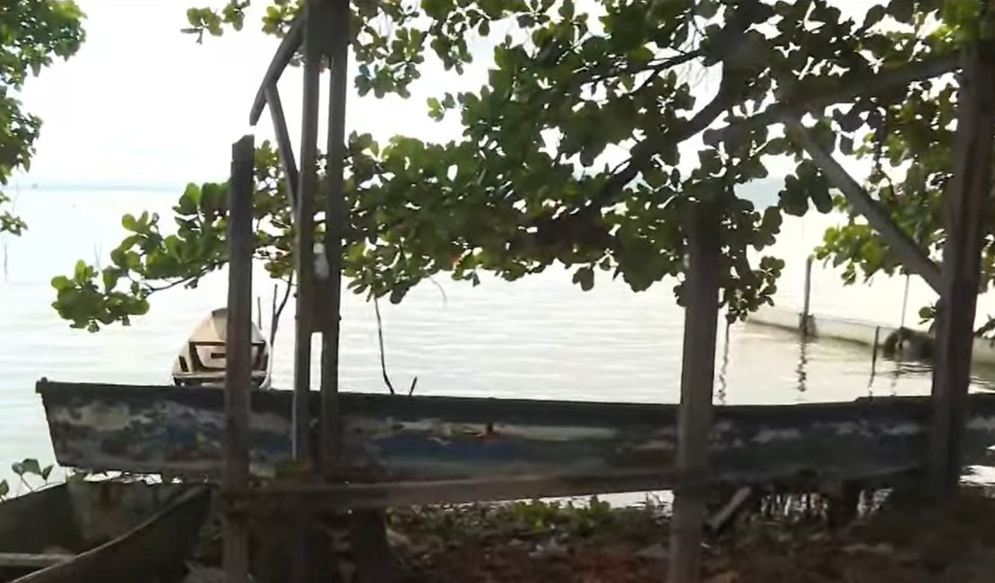 Pescadores encontram corpo de homem em jangada às margens da Lagoa Mundaú