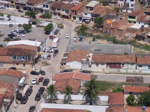 Polícia Militar ocupa grota após uma pessoa morrer durante troca de tiros em Maceió