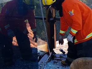 Quarto de pousada é atingido durante incêndio em vegetação