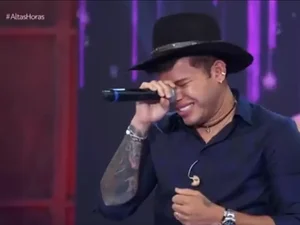 Tierry chora ao cantar dueto que era feito com Marília Mendonça