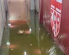 Túneis de acesso ao campo do estádio Rei Pelé alagam durante jogo do CRB e Criciúma