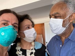 Flora revela que ela e Gil testaram positivo para Covid-19: “Estamos bem”