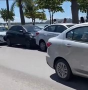 Engavetamento envolvendo quatro carros é registrado na Avenida da Paz