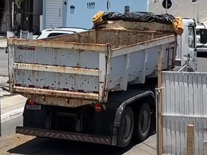 Moradores da Ponta Verde fazem reclamações sobre obra 'inacabável'