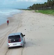 Crime ambiental: carro é flagrado circulando na faixa de areia na Praia do Francês