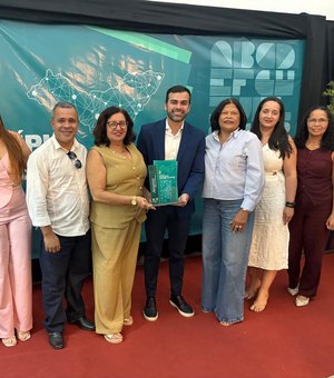 Matriz de Camaragibe recebe Prêmio Município Alfabetizador 2025