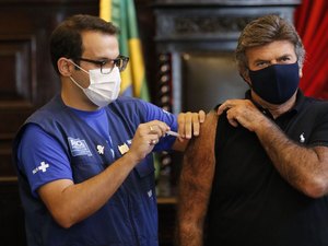 Presidente do STF toma primeira dose de vacina contra covid-19