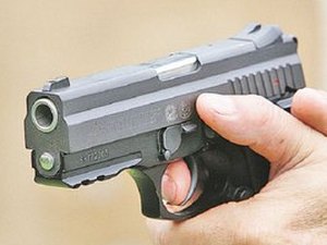 Dupla invade casa, rouba objetos e deixa moradores feridos, em Arapiraca