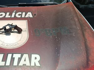 Mãe de acusado por tentativa de homicídio procura a polícia para entregar arma utilizada no crime
