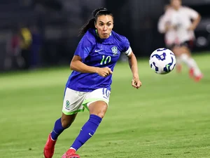 Marta volta à seleção feminina para amistosos contra EUA no Brasil