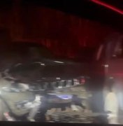 Dois carros colidem frontalmente na rodovia AL-465 em Porto Calvo
