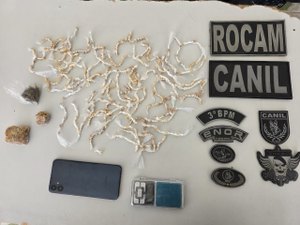 Dupla é presa com mais de 500 pedras de crack após denúncia anônima em Arapiraca