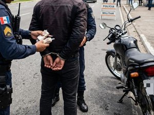 Motociclista é preso com drogas escondidas no corpo e mandado em aberto em Maceió