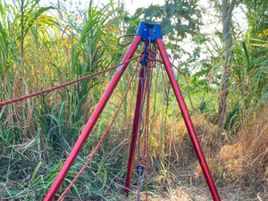 Bezerro fica preso em poço artesiano