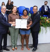 Famílias de São Sebastião são beneficiadas com títulos de propriedade de imóveis