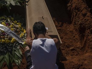 Brasil ultrapassa 518 mil mortes; média móvel cai pelo 11º dia seguido