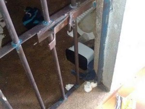 Preso força grade de cela e foge da Central de Polícia Civil em Arapiraca, no Agreste