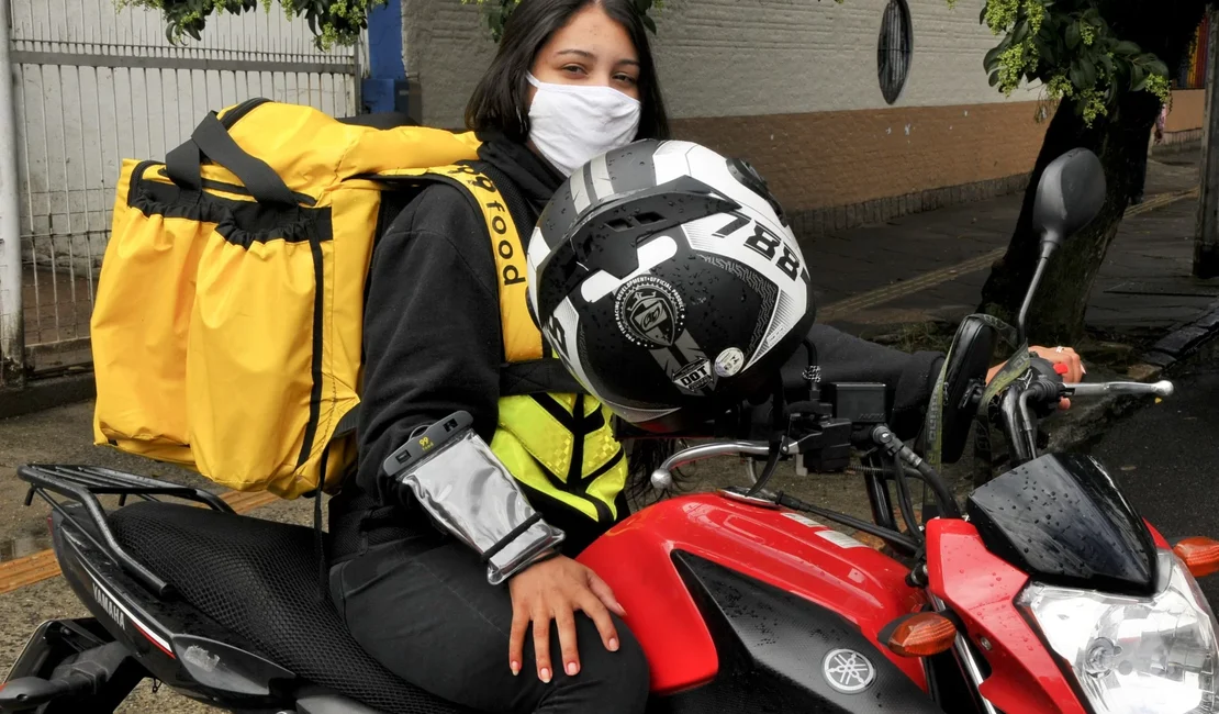 Número de mulheres com carteira de moto cresce mais de 80% em Alagoas