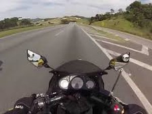 Condutora “fecha” motociclista e causa acidente em Penedo
