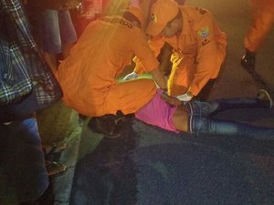 Criança é atropelada e grita de dor após levar pancada na cabeça