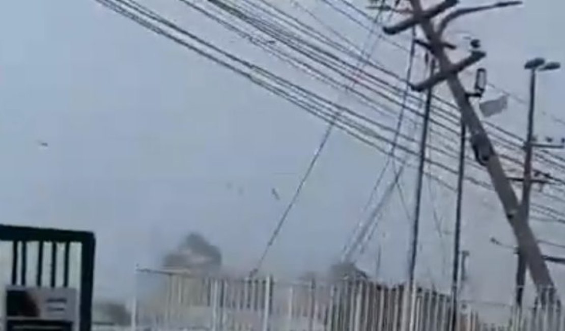 [Vídeo] Chuva forte com ventania causa estragos  em São Luís, no Maranhão