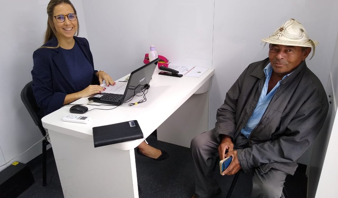 Defensoria Pública atende moradores da Vila São José, em Arapiraca, nesta sexta-feira