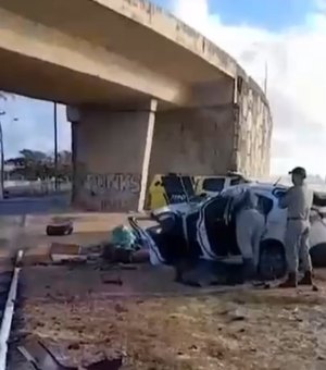 Condutor morre após colidir contra coluna do viaduto do Pontal da Barra, em Maceió