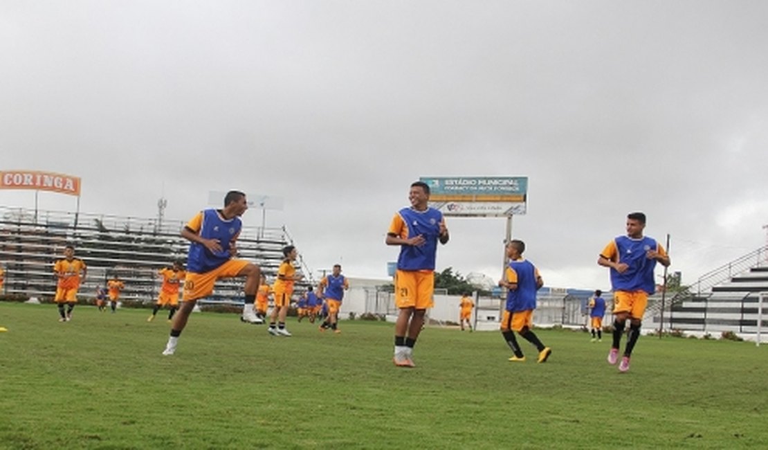 Jaelson aproveita a paralisação do Alagoano e treina o Sub-20