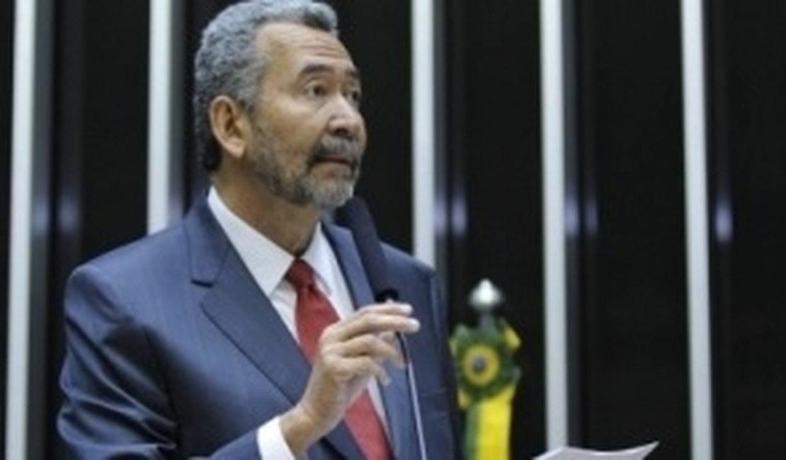 Lojas de Maceió são fachadas para lavagem do tráfico de drogas, afirma Paulão