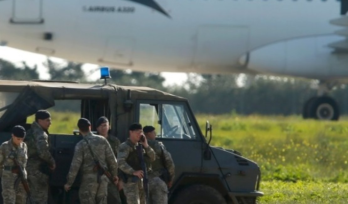 Avião com 118 pessoas a bordo é sequestrado na Líbia