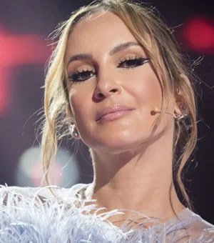 Claudia Leitte toma atitude 1 ano após acusação de racismo religioso