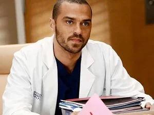 Ator Jesse Williams, de Grey’s Anatomy, faz nu frontal em peça e tem vídeo vazado