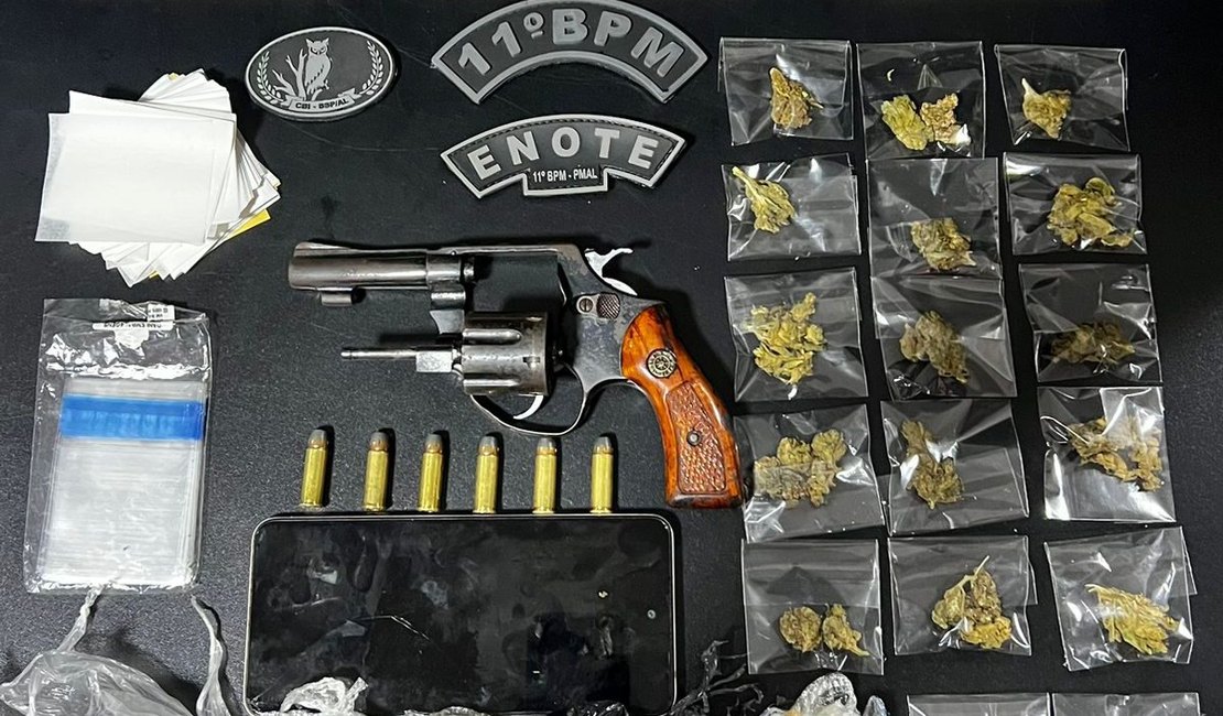 Homem é preso com drogas e arma de fogo após denúncia de violência doméstica em Piaçabuçu