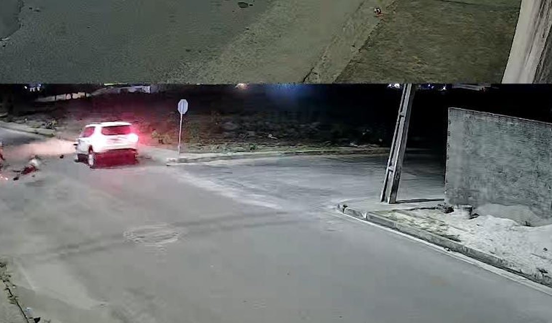 [Vídeo] Colisão entre Jeep e moto deixa motociclista ferido em cruzamento de Penedo