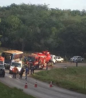Batida de carro com ônibus em Sertãozinho (SP) mata 7 que voltavam de festa