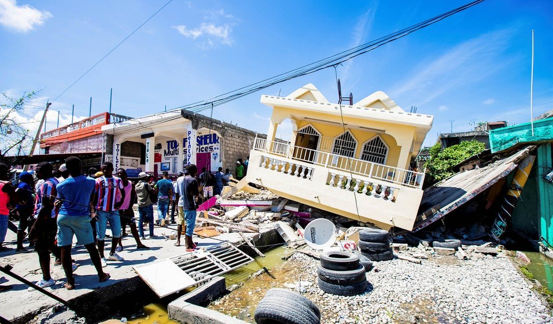 Número de mortos por terremoto no Haiti passa de 2.100; país registra novo abalo