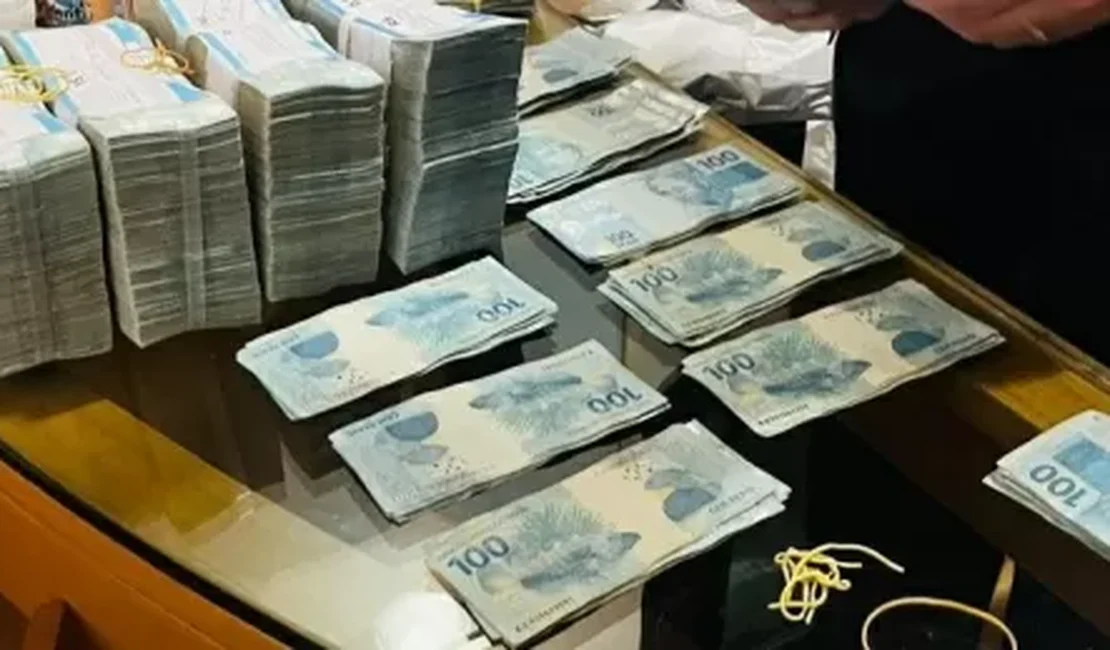 PF apreende R$ 430 mil com Sóstenes, suspeito de desviar cota parlamentar