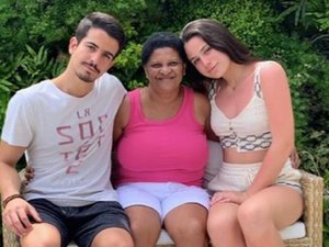 Claudia Raia lamenta morte de babá de filhos por coronavírus