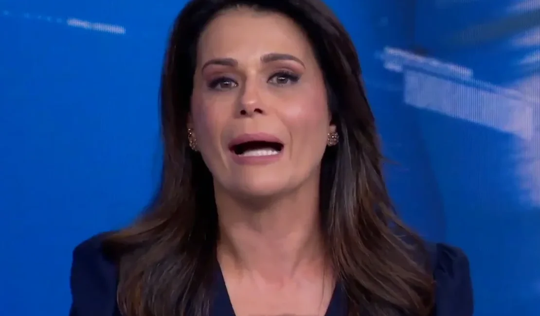 Apresentadora se emociona em forte discurso ao noticiar ataques contra mulheres