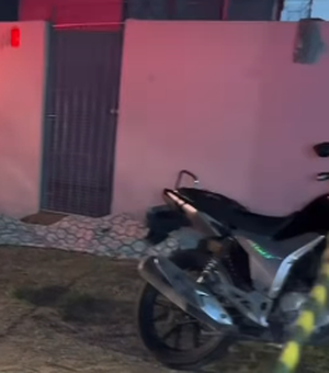 Jovem de 19 anos é morto a tiros ao sair de casa em Ipioca