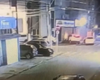 Carro invade fachada de hotel após batida em cruzamento na Jatiúca