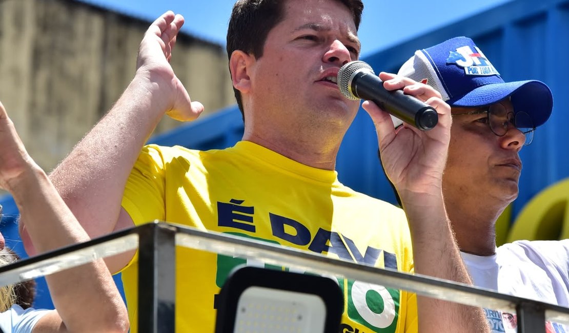 Davi Davino Filho cresce nas pesquisas para o Senado em visita por Alagoas