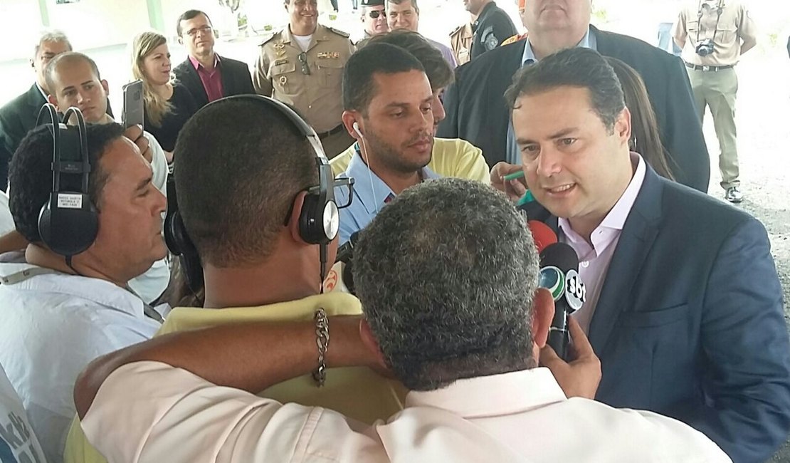 Renan Filho não descarta riscos de rebeliões nos presídios; presos são isolados em celas 