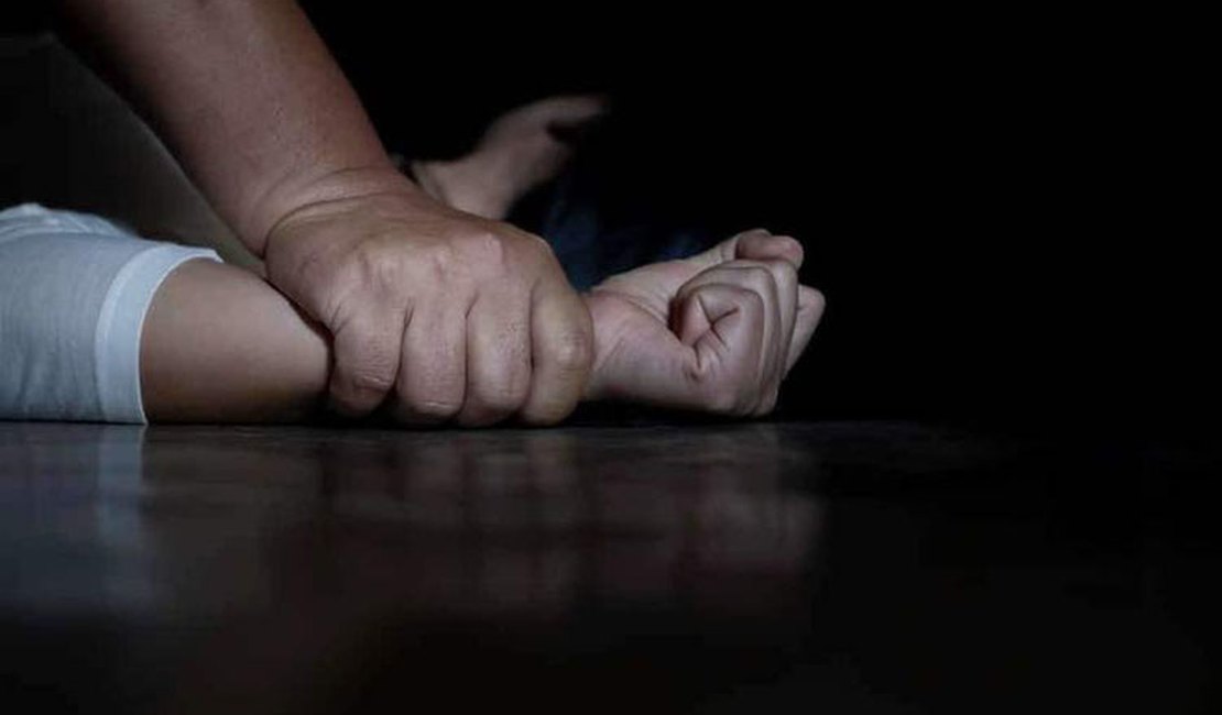 Mulher é estuprada após o marido ser agredido durante assalto na parte alta de Maceió