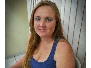 Grávida fica em choque com a morte do pai por Covid-19 e morre após ter AVC