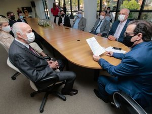 Governador em exercício assina decreto que isenta ICMS de itens de proteção doados ao TRE