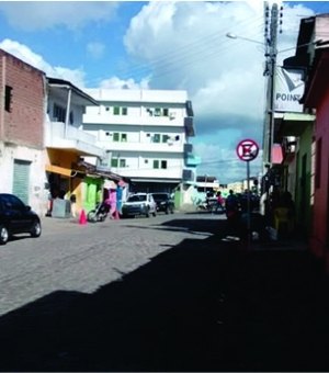 Maconha é apreendida durante abordagem em bar na cidade de Arapiraca
