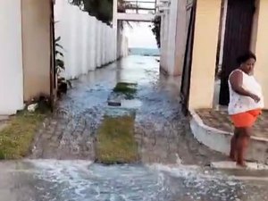 [Vídeo] Moradores da Barra Nova voltam a sofrer com avanço da maré