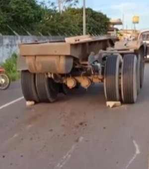 Carreta perde eixos traseiros na AL-110 em Taquarana; não houve feridos