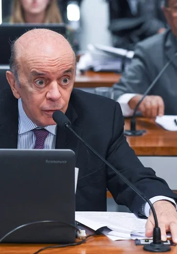 Ex-governador José Serra está internado em SP para tratar infecção na garganta